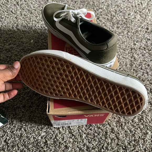 Vans - Picture 2 of 2